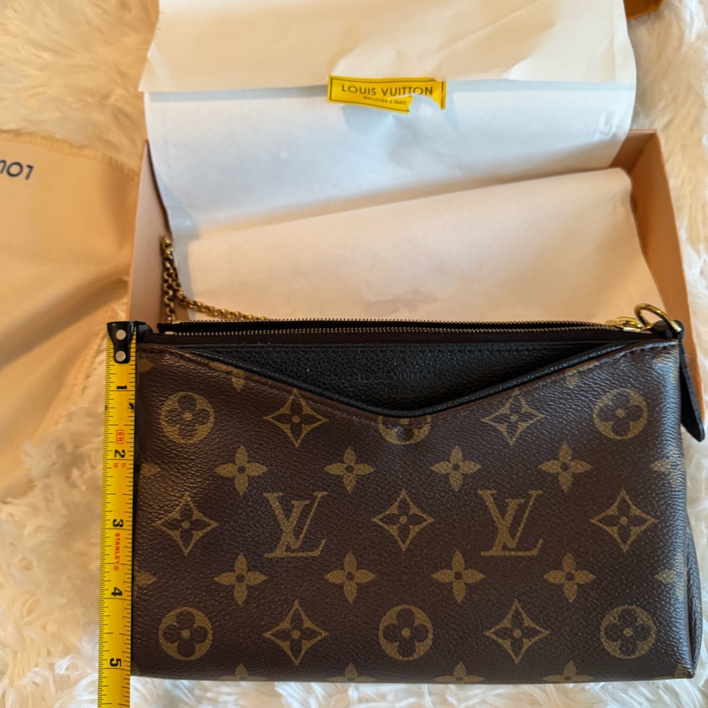 Pre-loved Louis Vuitton monogram pochette pallas. - Picture 3 of 15